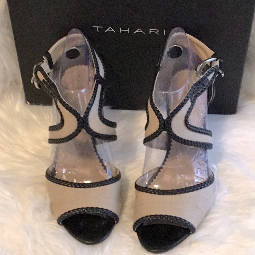 TAHARI HEELS, size 8. M   Camel / Black